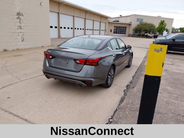 Used 2024 Nissan Altima 2.5 SV w/ SV Premium Package FWD image 4
