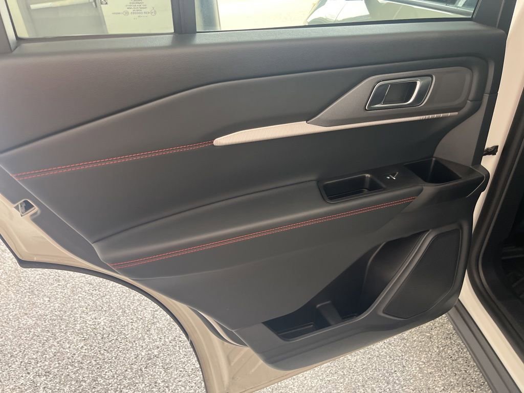 Used 2025 Ford Explorer ST image 26