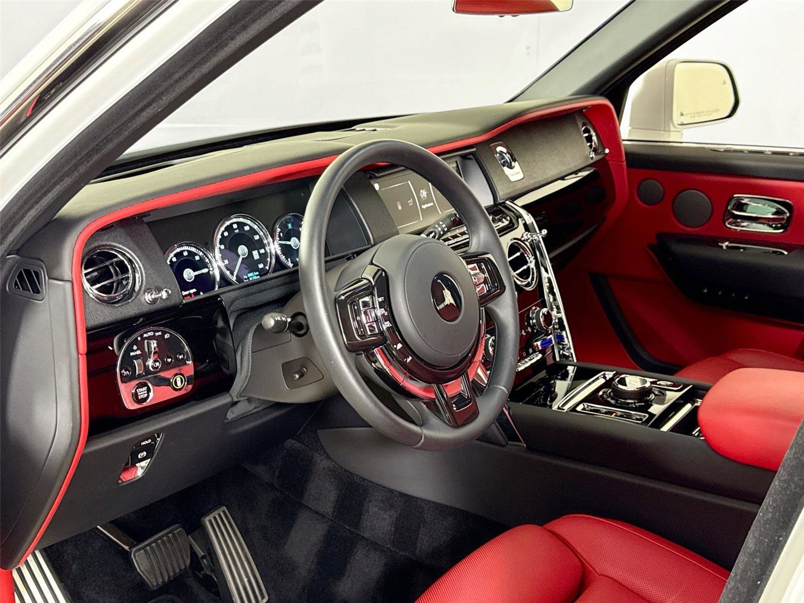 Used 2024 Rolls-Royce Cullinan image 16