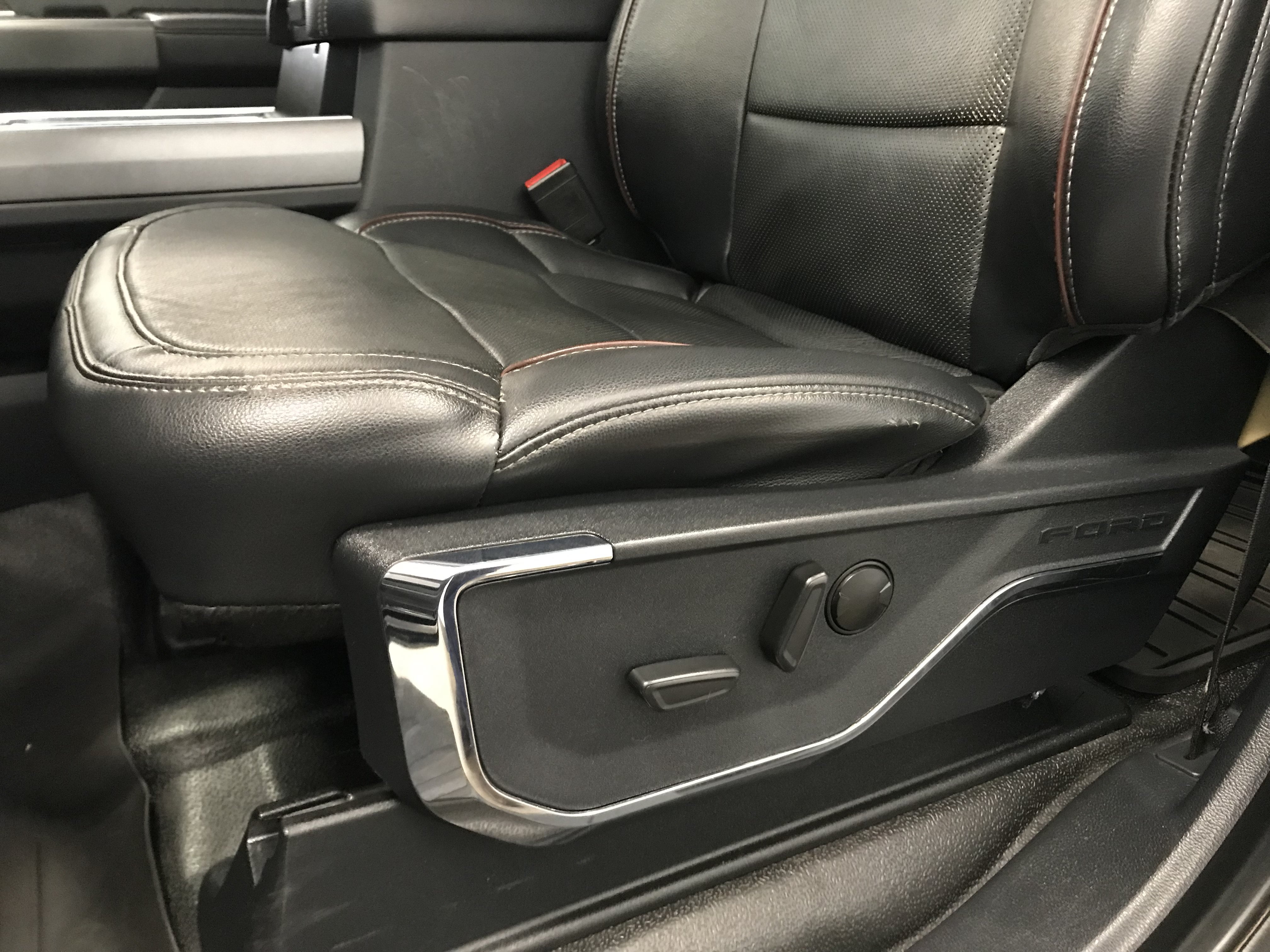 Used 2023 Ford F350 Lariat w/ Lariat Ultimate Package AWD/4WD image 18