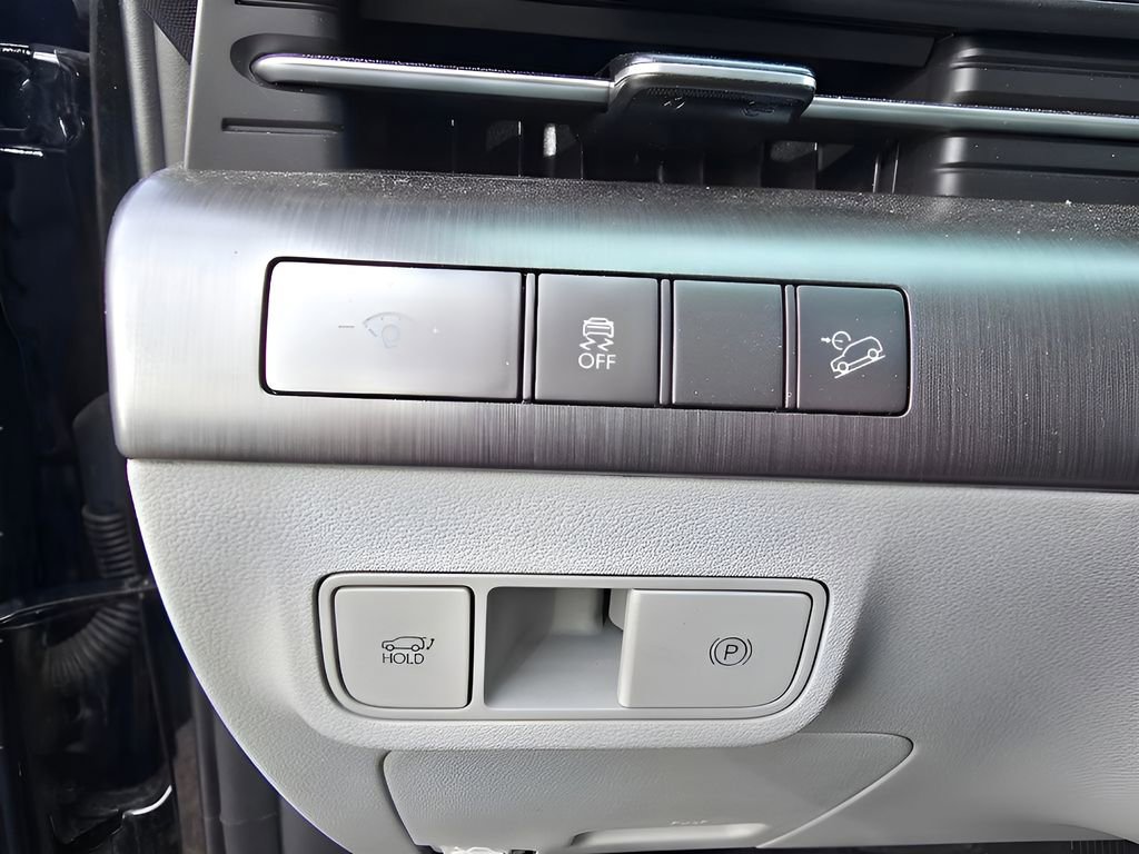 Used 2024 Hyundai Kona Limited image 18