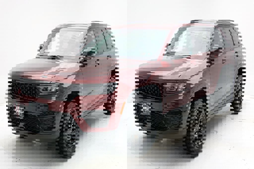 Used 2024 Jeep Grand Cherokee Altitude AWD/4WD image 2