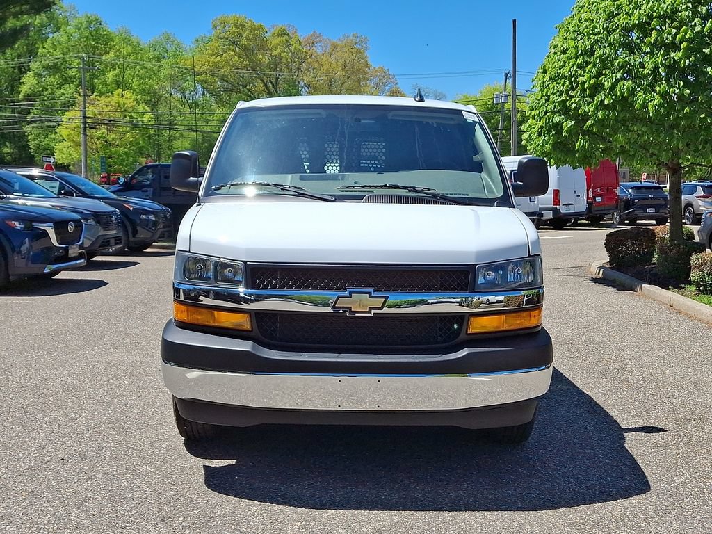 Used 2024 Chevrolet Express 2500 w/ Driver Convenience Package RWD image 2