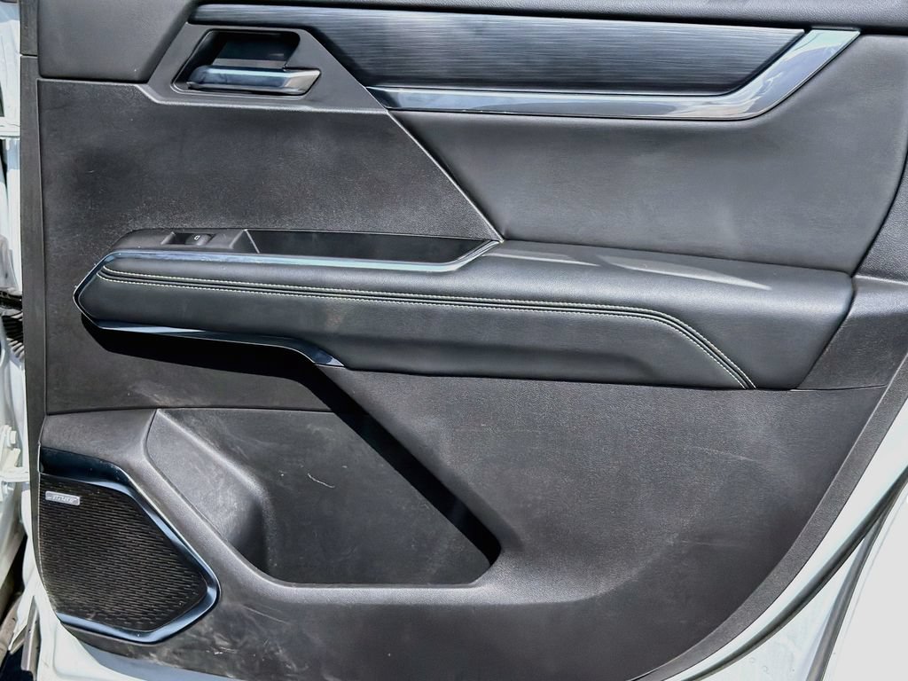 Used 2025 GMC Acadia Elevation FWD image 33
