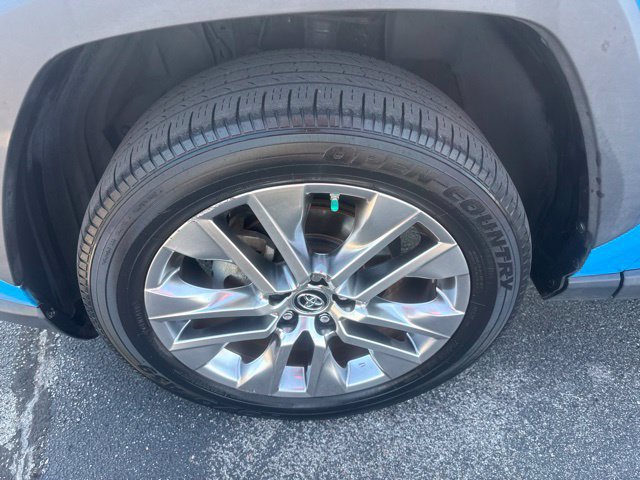 Used 2019 Toyota RAV4 XLE Premium w/ Advanced Technology Package FWD image 9