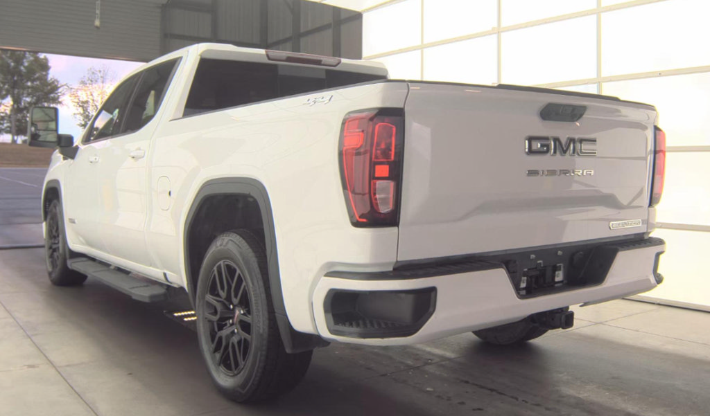 Used 2024 GMC Sierra 1500 Elevation w/ Preferred Package AWD/4WD image 3