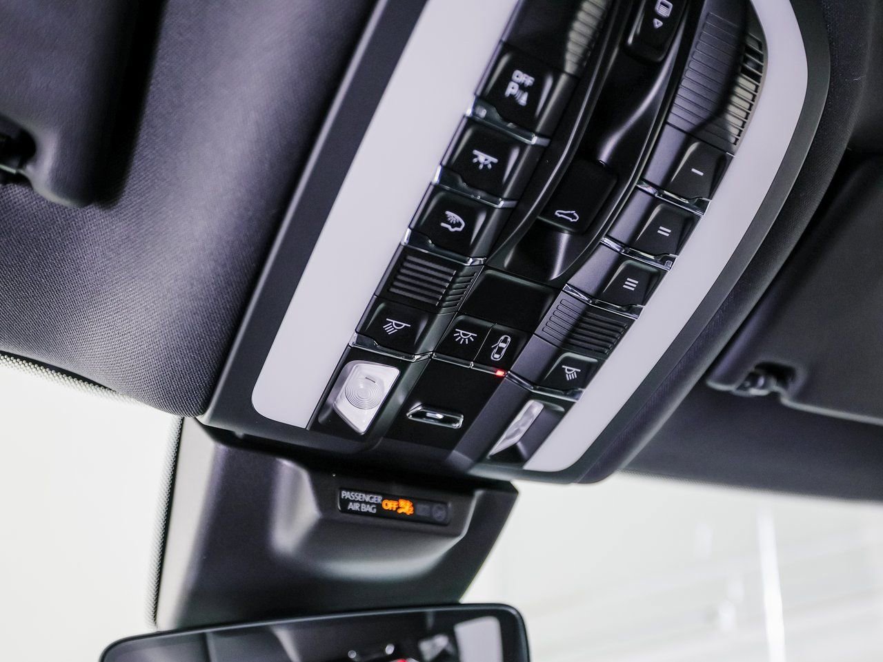 Certified 2025 Porsche Macan image 21