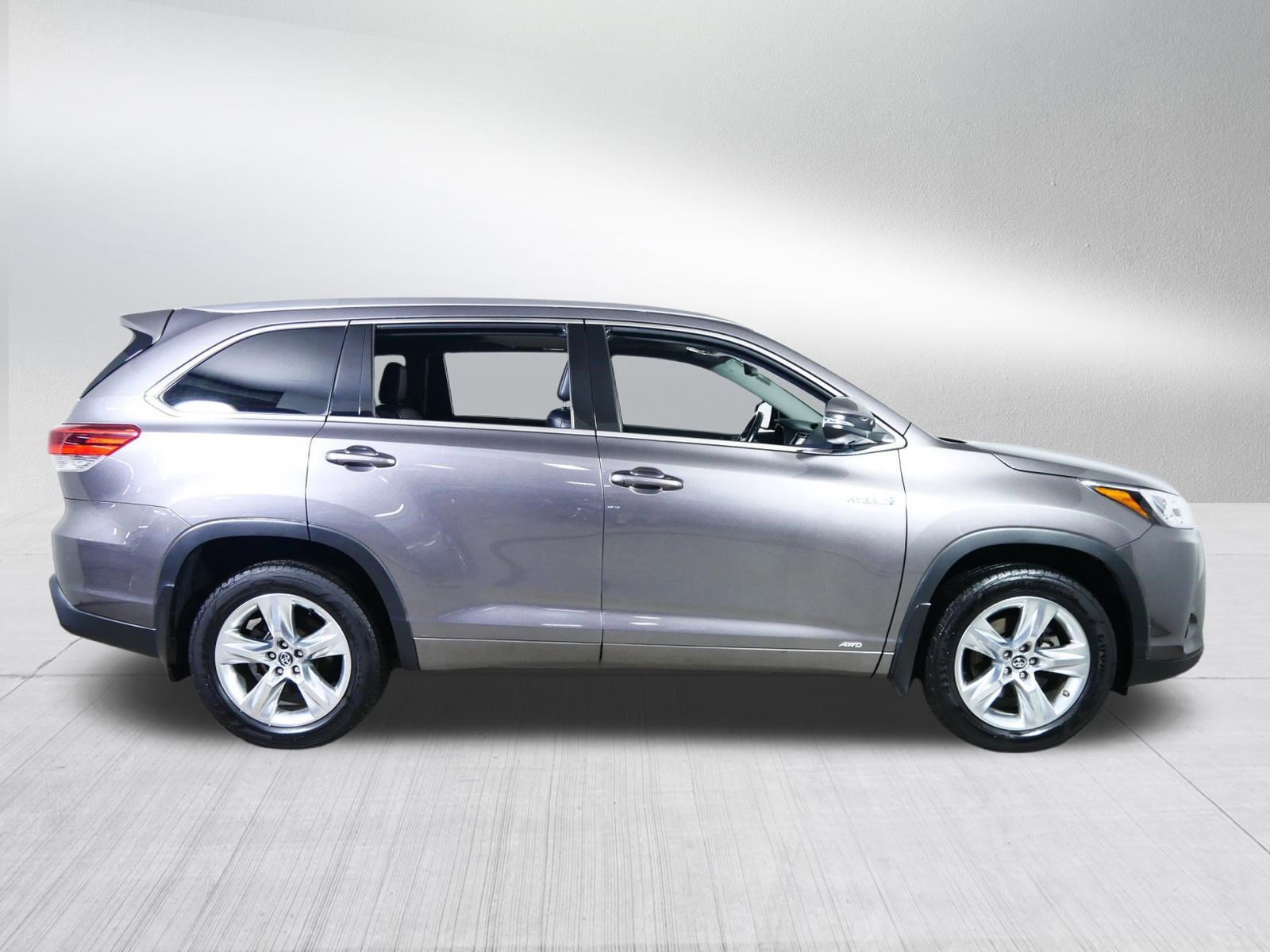 Used 2017 Toyota Highlander Limited AWD/4WD image 8