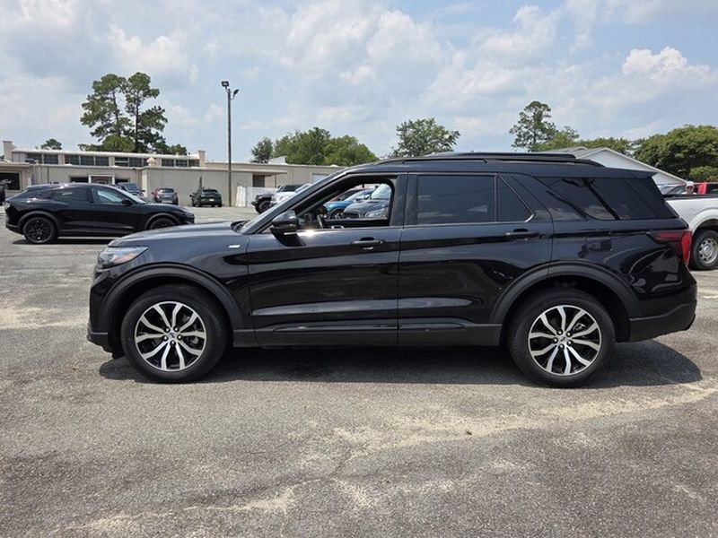 Used 2025 Ford Explorer ST-Line AWD/4WD image 5