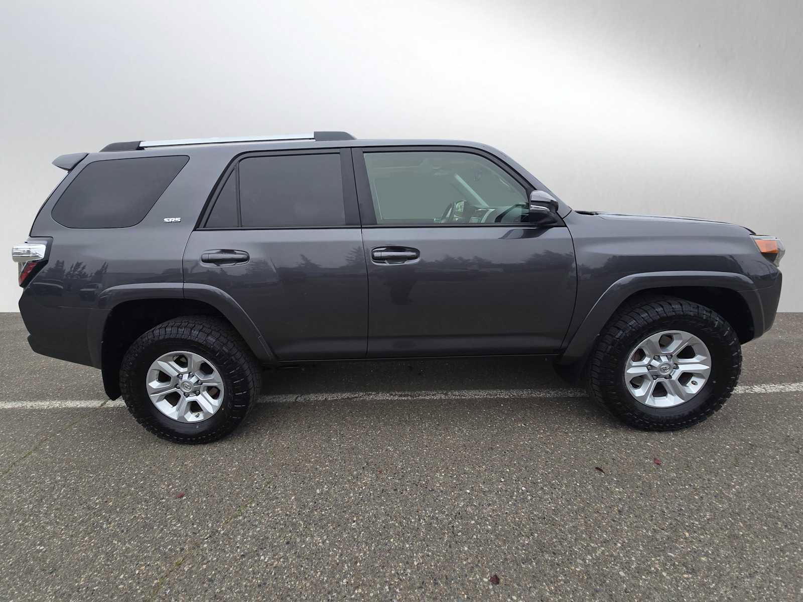 Used 2020 Toyota 4Runner SR5 Premium w/ Moonroof Package AWD/4WD image 2