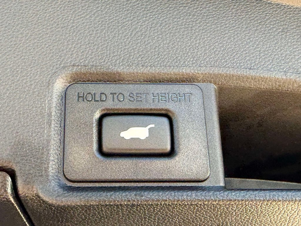 Used 2025 Acura RDX SH-AWD image 10