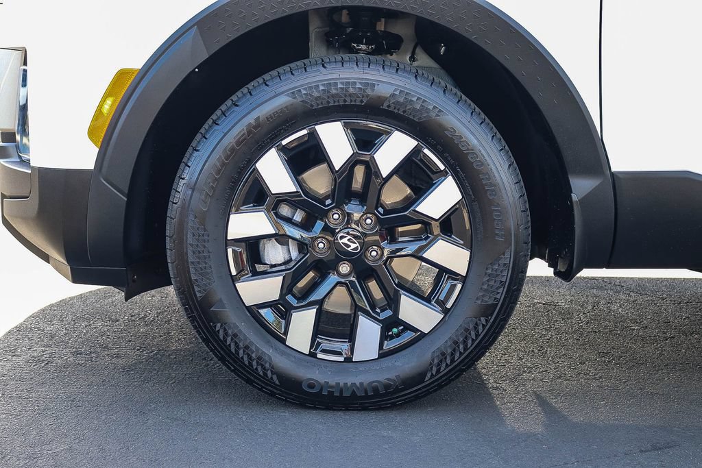 Used 2025 Hyundai Santa Cruz SEL FWD image 11