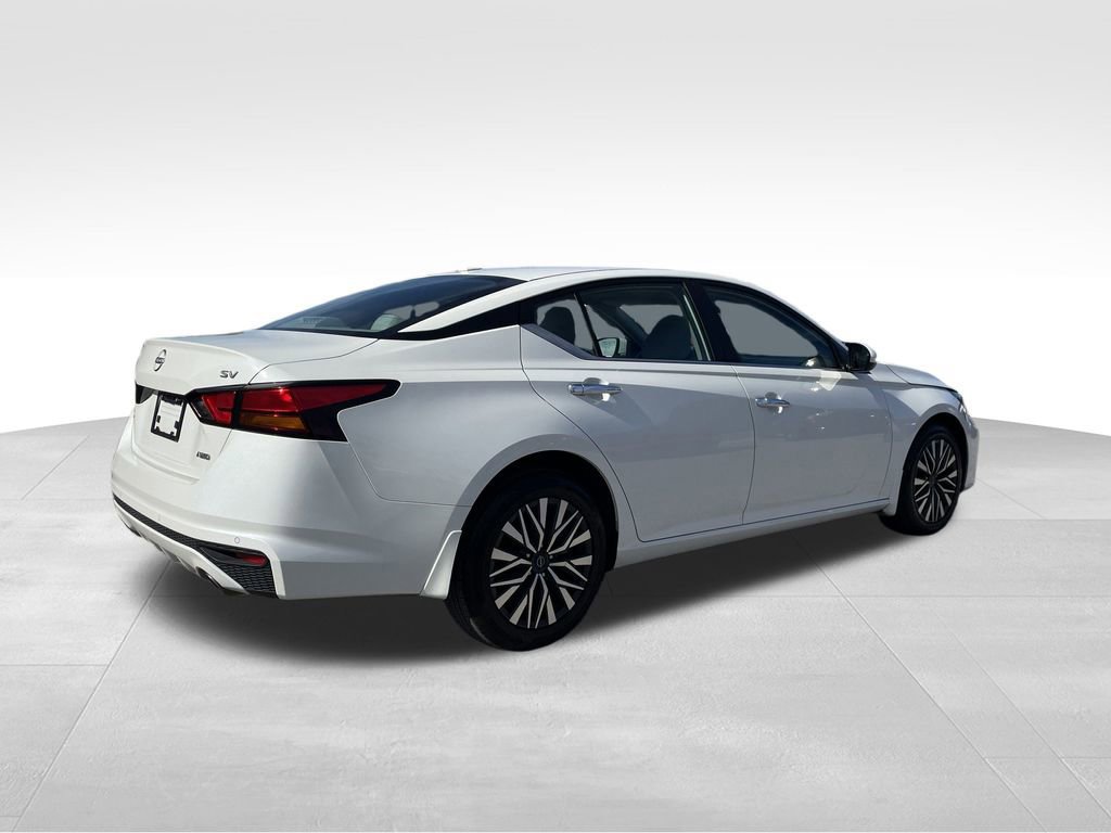 Used 2024 Nissan Altima 2.5 SV w/ SV Premium Package image 4
