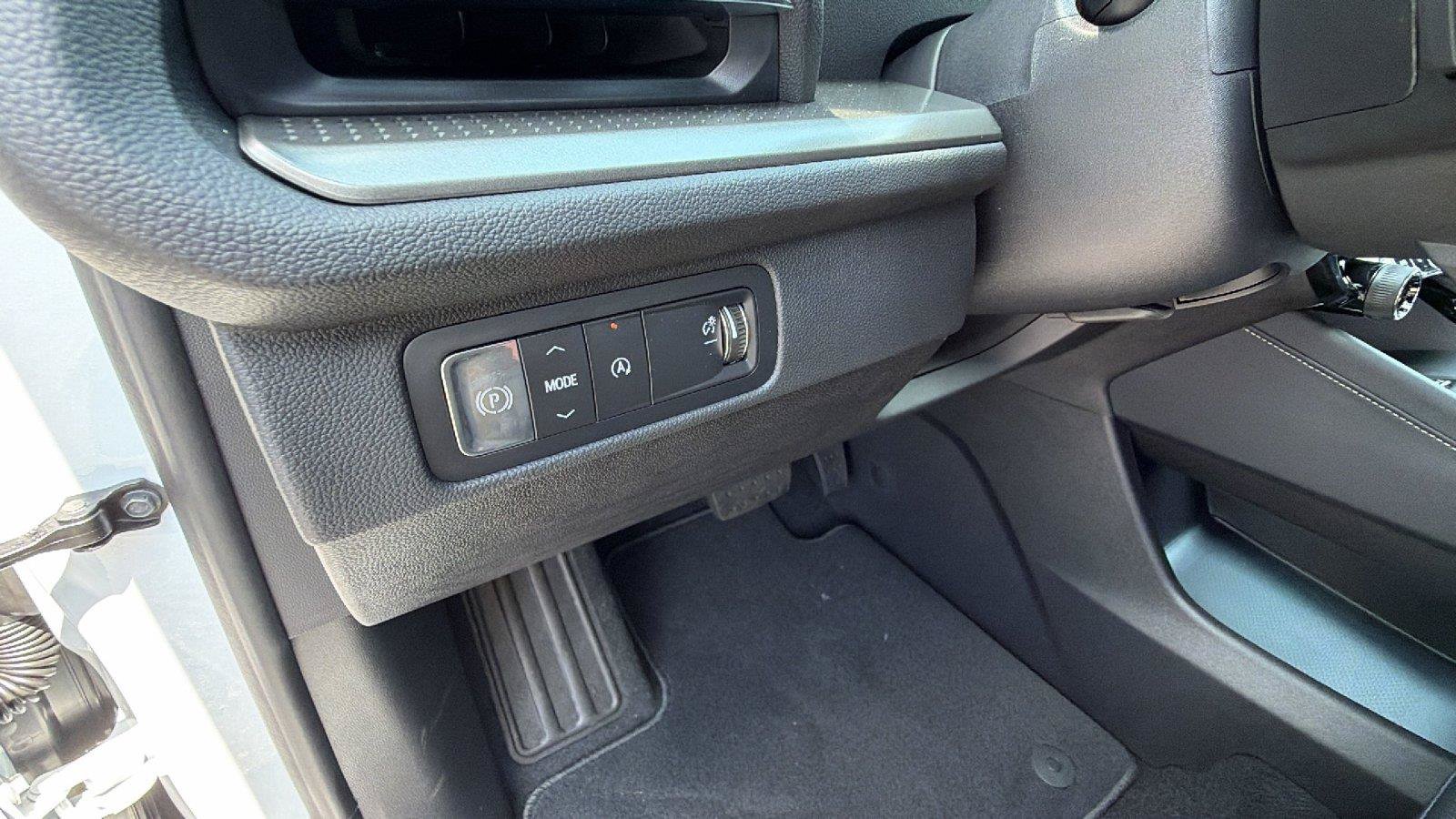 New 2026 Chevrolet Traverse LT w/ Driver Confidence Package FWD image 22