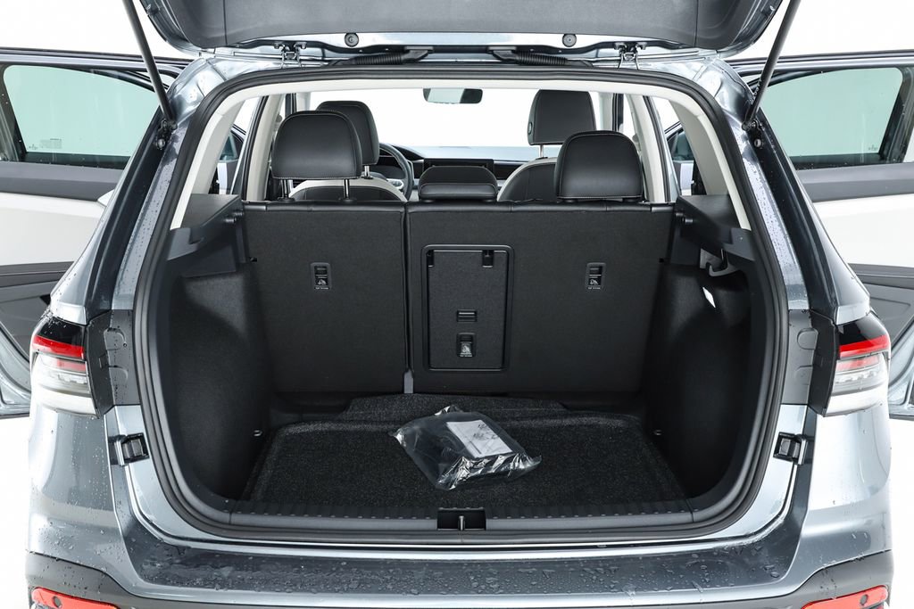 New 2026 Volkswagen Taos SE image 29