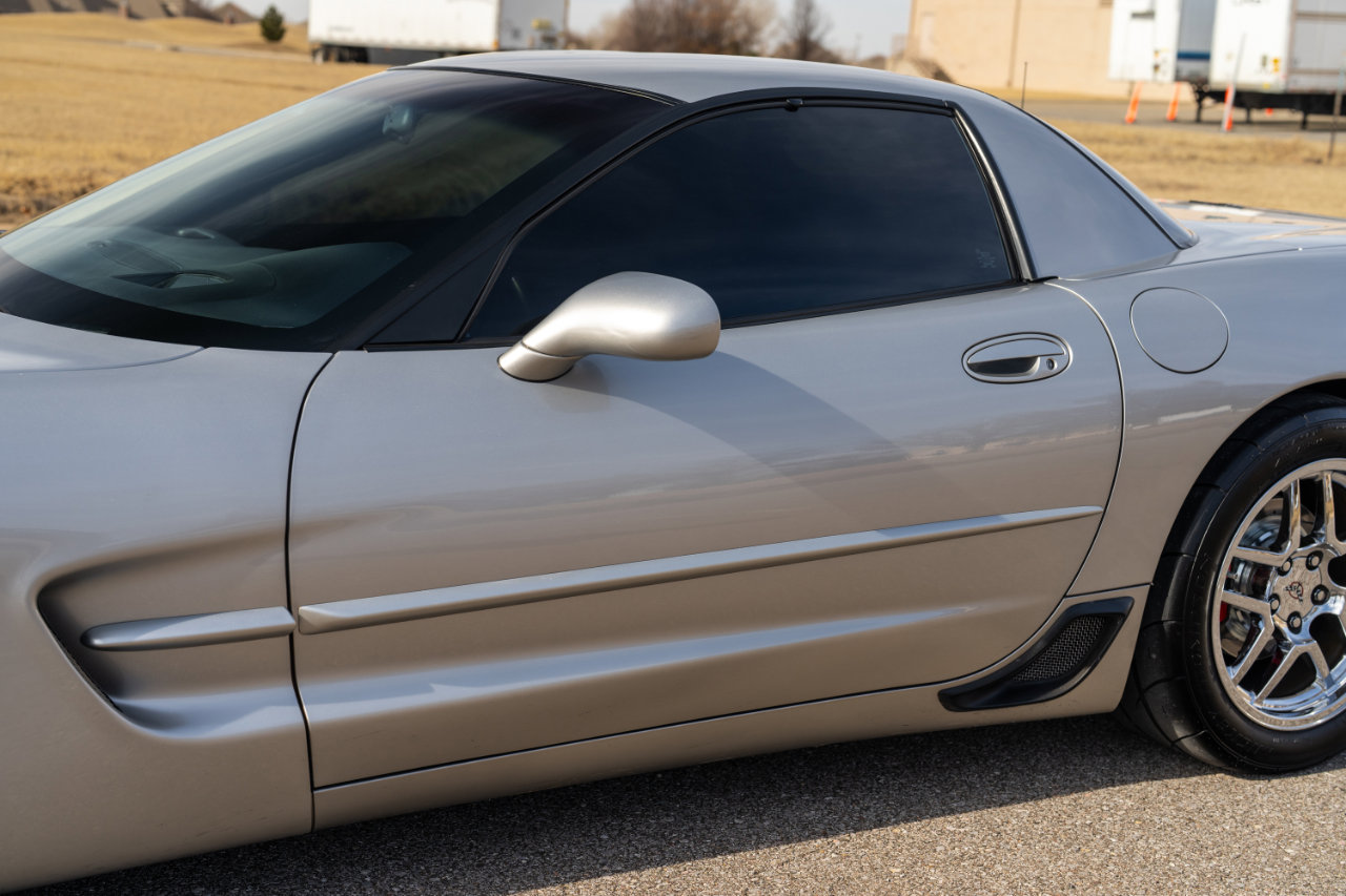 Used 2004 Chevrolet Corvette Z06 w/ Memory Package image 21