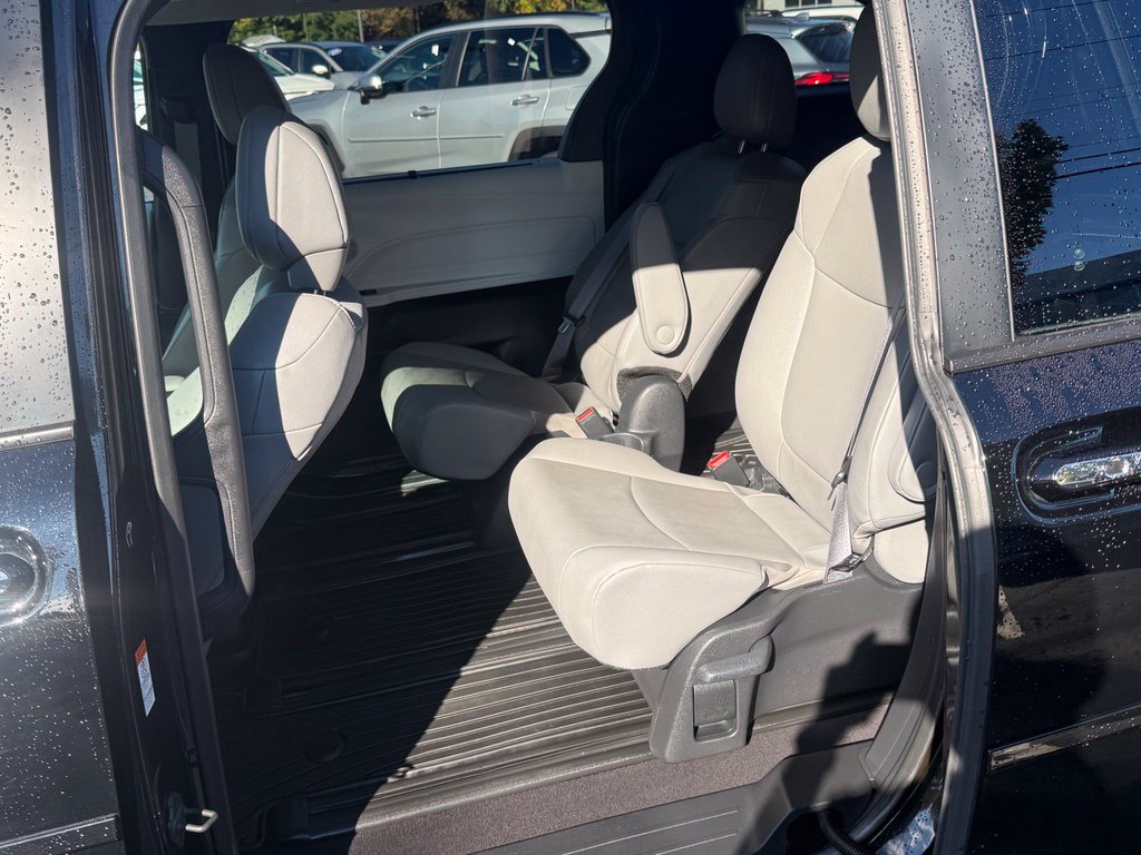Used 2025 Toyota Sienna XLE w/ XLE Plus Package AWD/4WD image 15