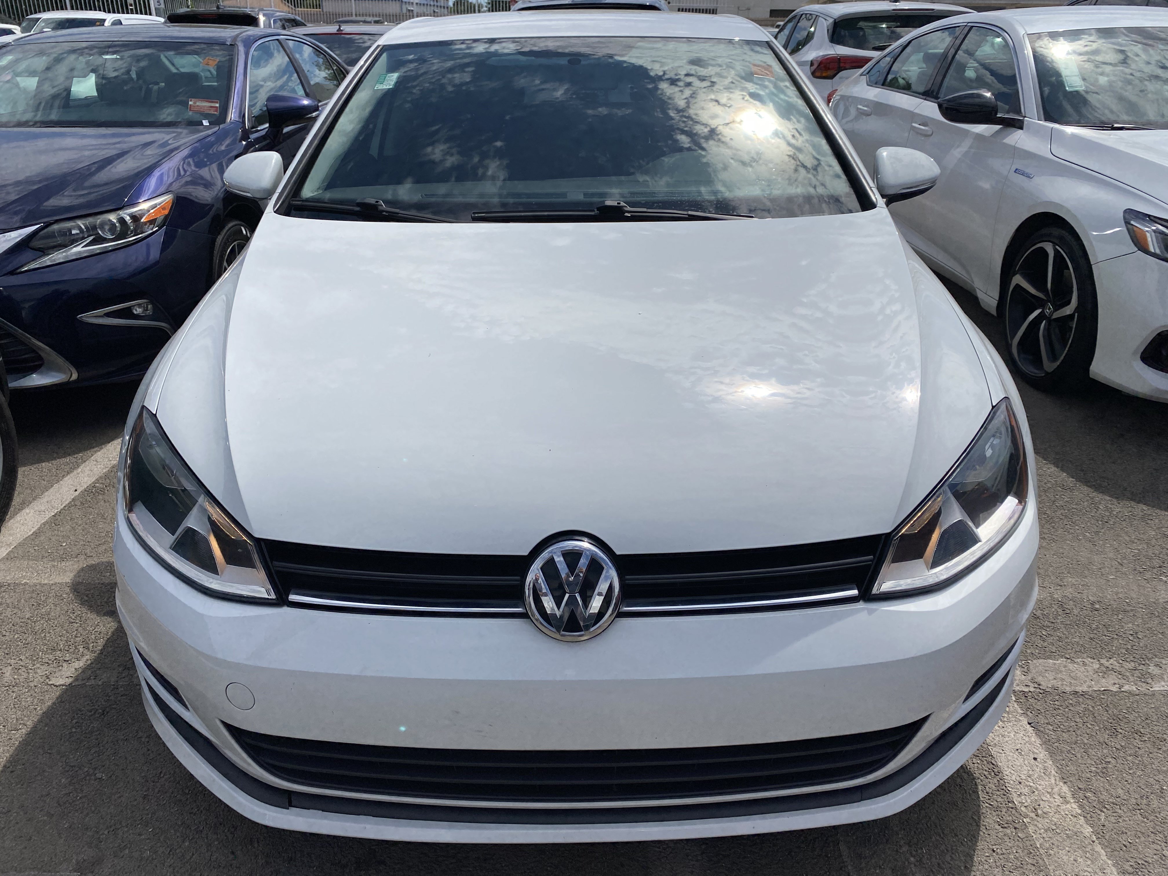 Used 2016 Volkswagen Golf S FWD image 3