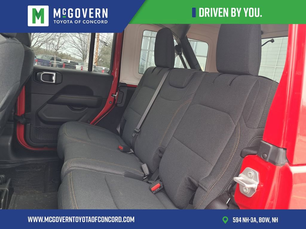 Used 2024 Jeep Wrangler Unlimited Sahara AWD/4WD image 18