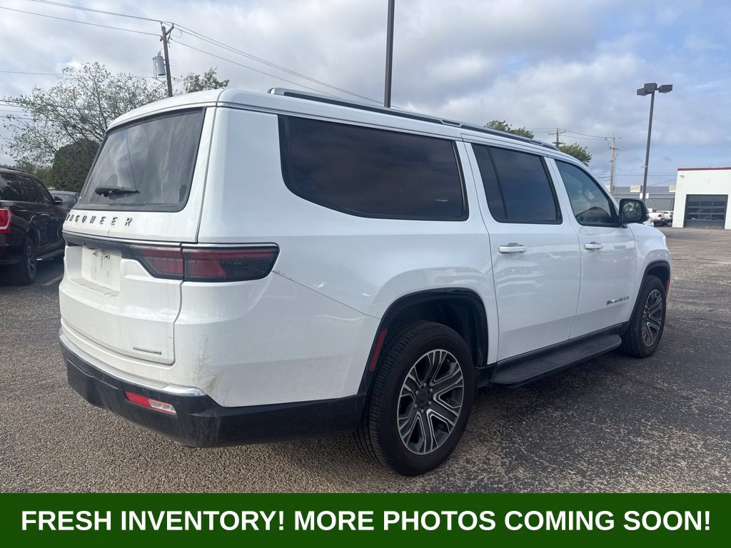 Used 2024 Jeep Wagoneer L Series II w/ Flexible Seating Group RWD image 2