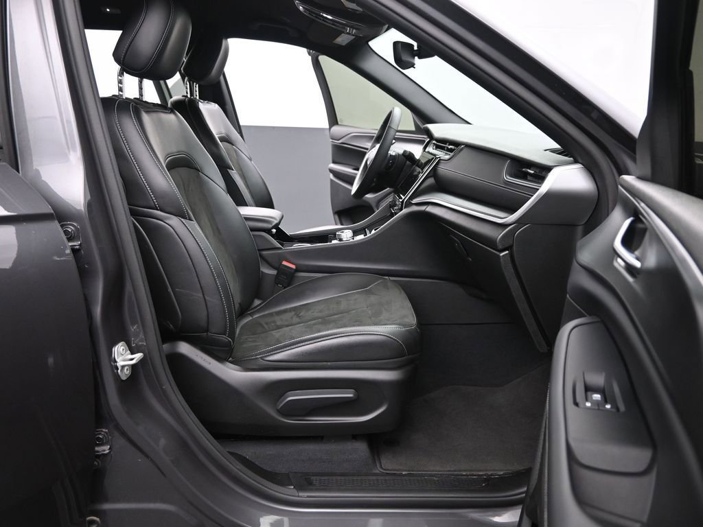 Used 2023 Jeep Grand Cherokee L Laredo AWD/4WD image 20