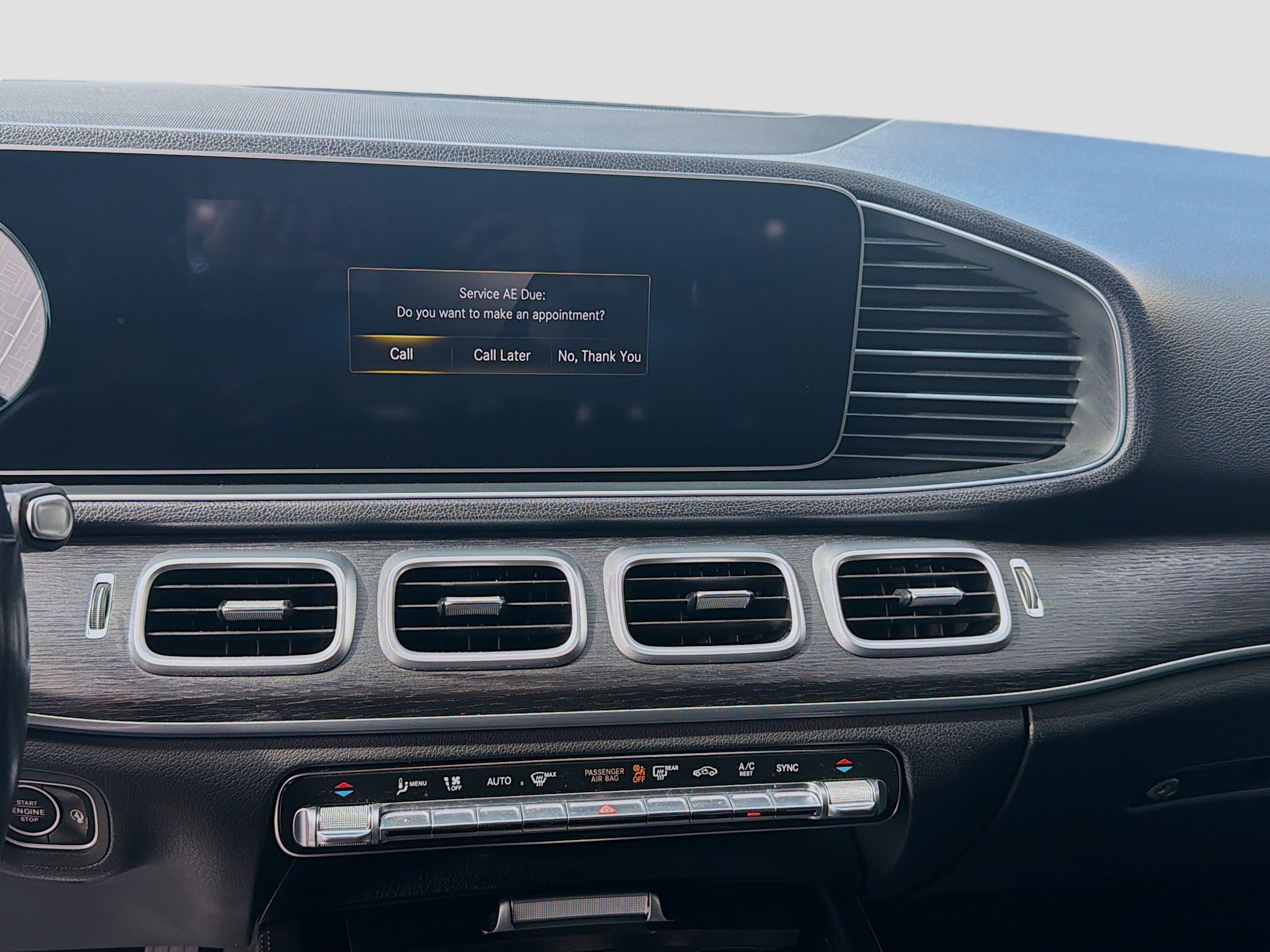 Used 2023 Mercedes-Benz GLE 350 w/ Premium Package image 3