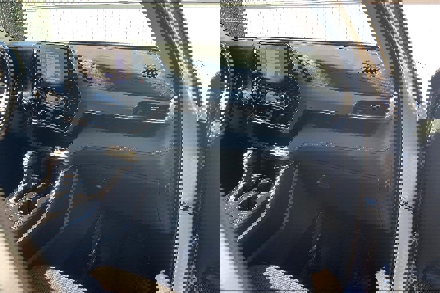 Used 2024 Toyota Highlander LE image 21