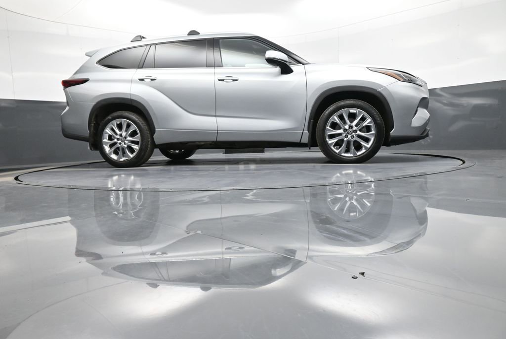 Certified 2024 Toyota Highlander Limited AWD/4WD image 31