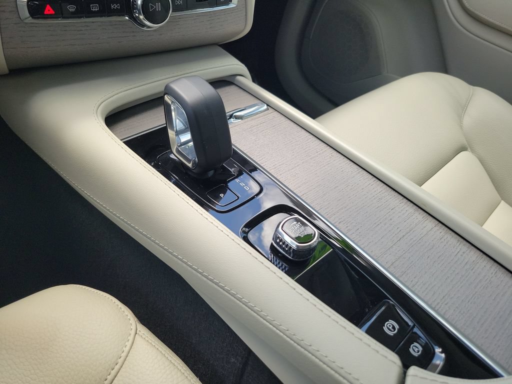 Certified 2024 Volvo XC90 T8 Plus w/ Protection Package AWD/4WD image 32