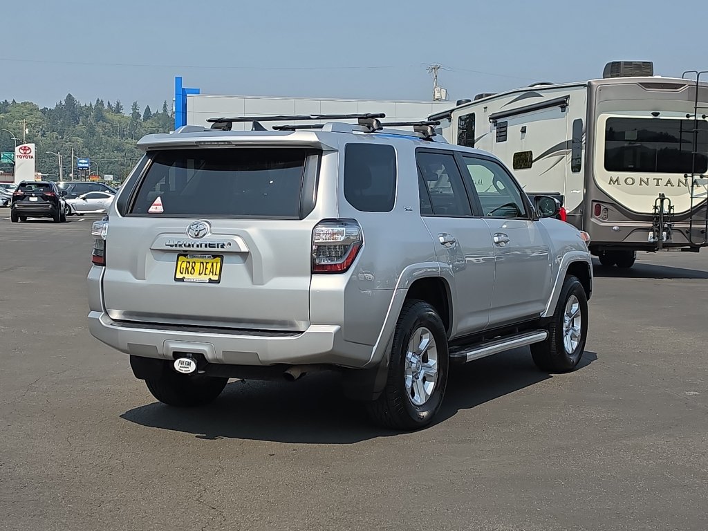 Used 2016 Toyota 4Runner SR5 AWD/4WD image 5