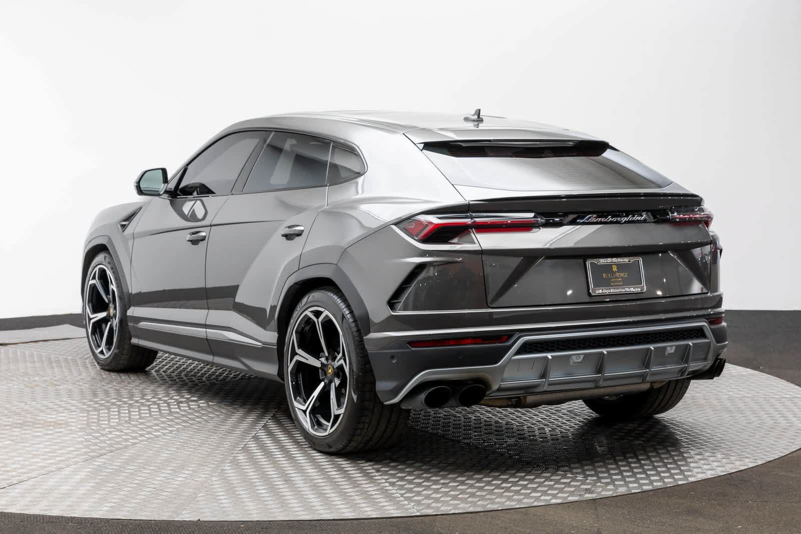 Used 2022 Lamborghini Urus AWD/4WD image 4