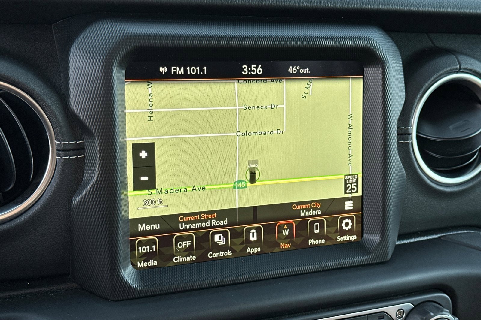 Used 2022 Jeep Wrangler Unlimited Sahara w/ Safety Group image 19