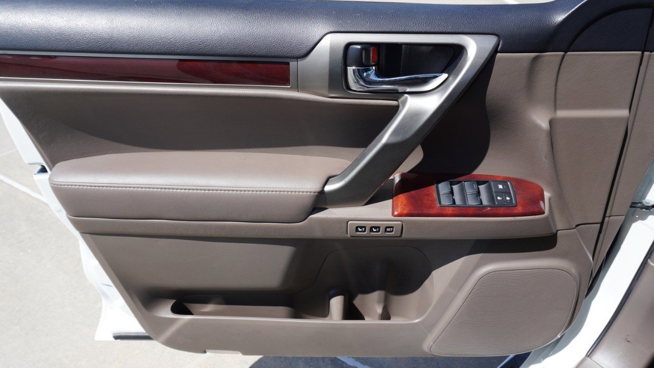 Used 2013 Lexus GX 460 w/ Comfort Plus Pkg image 21