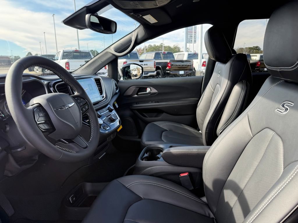 New 2026 Chrysler Pacifica Select w/ S Appearance Package image 9
