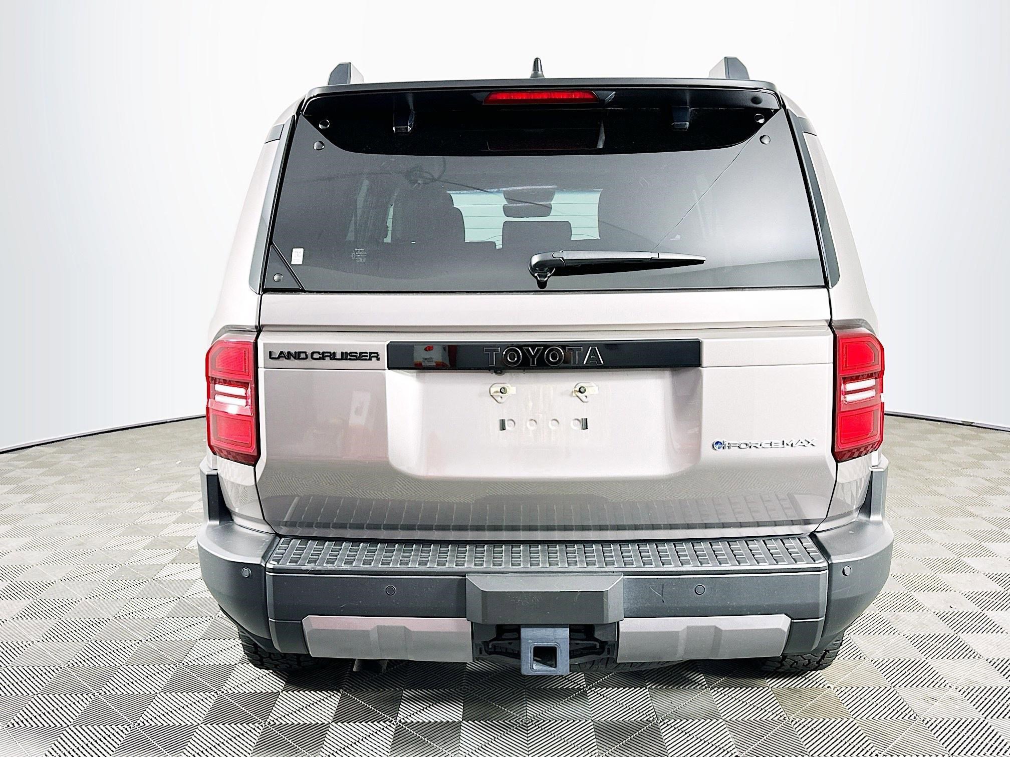 Used 2024 Toyota Land Cruiser image 6