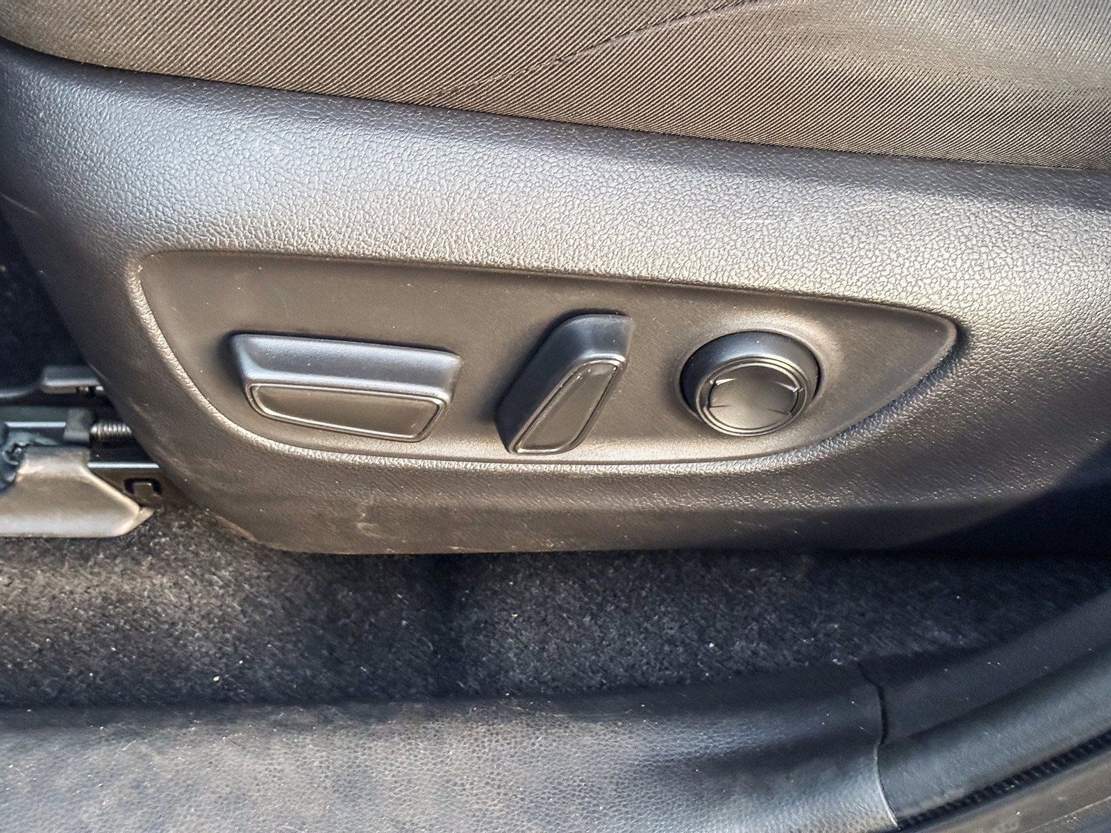 Used 2023 Toyota RAV4 SE w/ Weather & Moonroof Package image 25