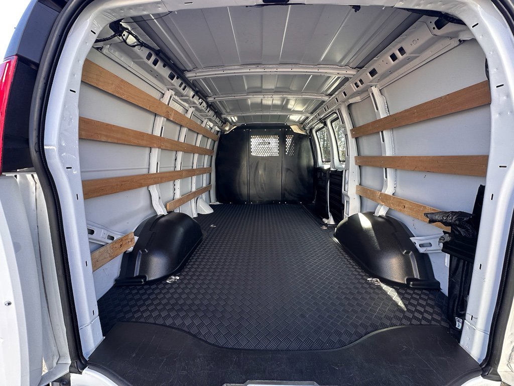 Used 2024 GMC Savana 2500 w/ Driver Convenience Package image 12