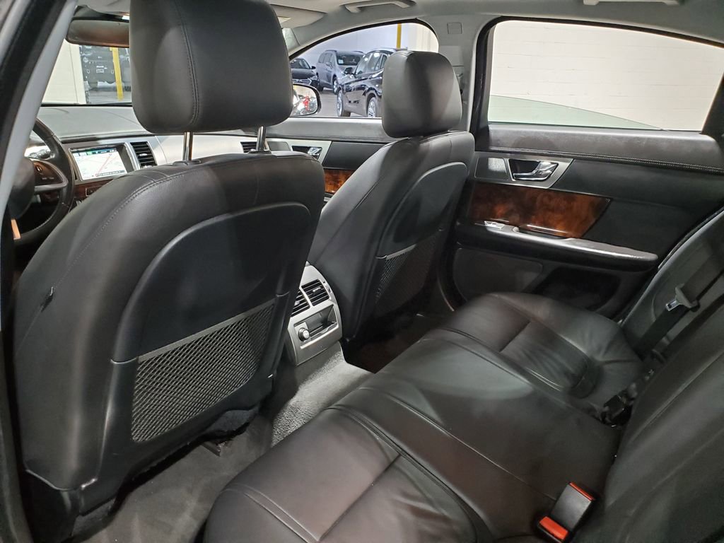 Used 2014 Jaguar XF 3.0 RWD image 26