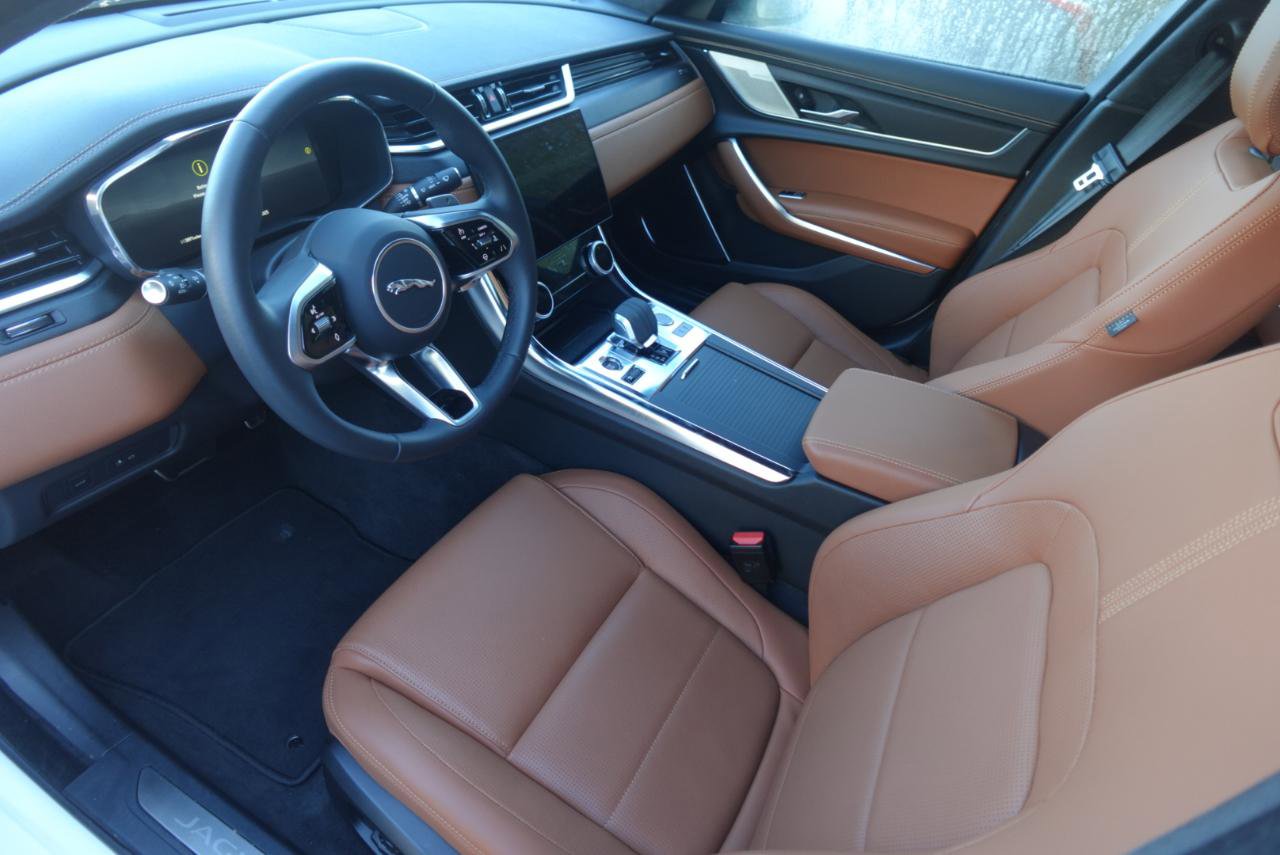 Used 2024 Jaguar XF R-Dynamic SE image 8