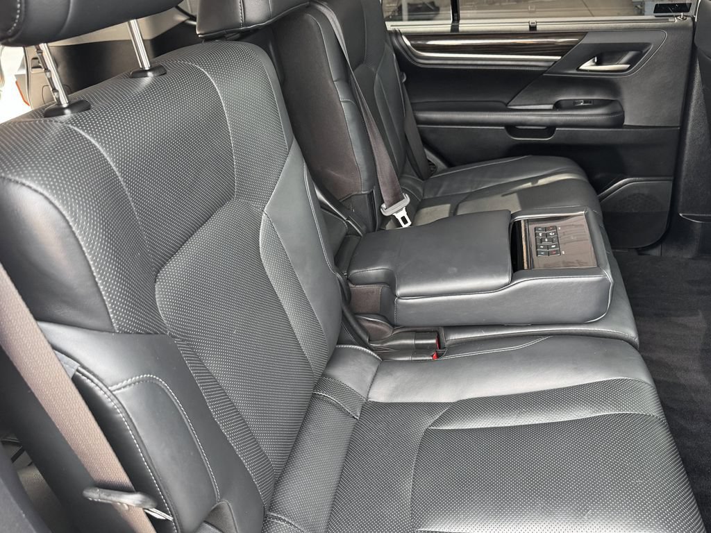 Used 2018 Lexus LX 570 4WD image 31