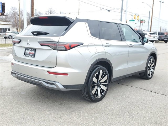 Used 2025 Mitsubishi Outlander SE image 6