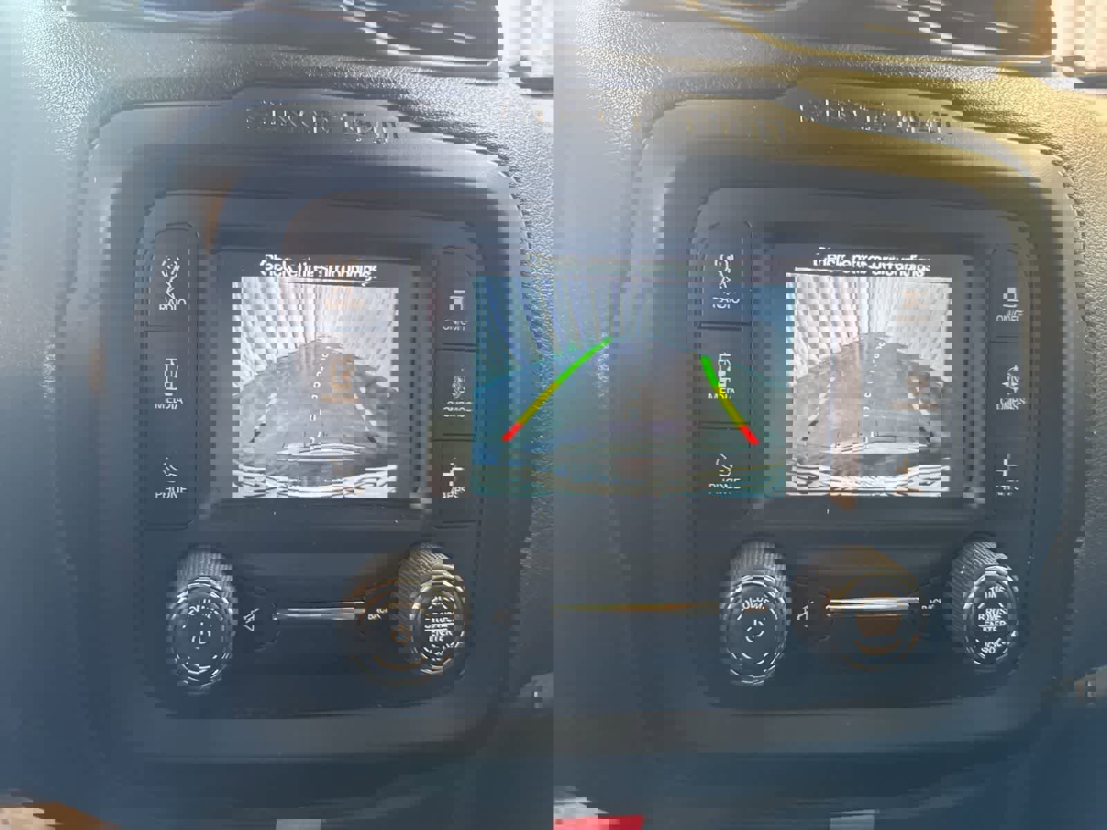 Used 2017 Jeep Renegade Latitude w/ Popular Equipment Group image 28