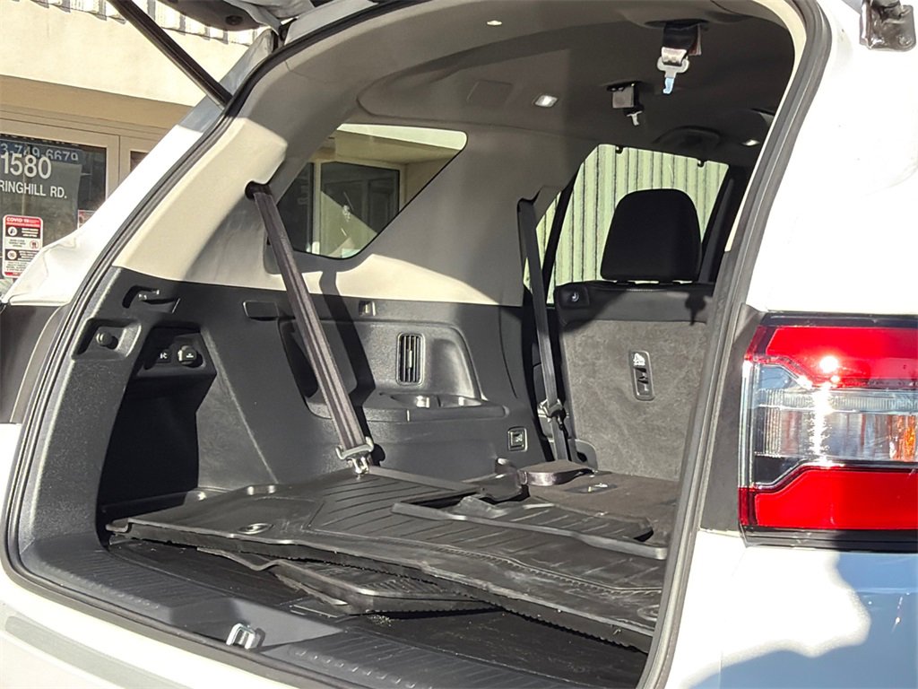 Used 2024 Honda Pilot Touring image 9