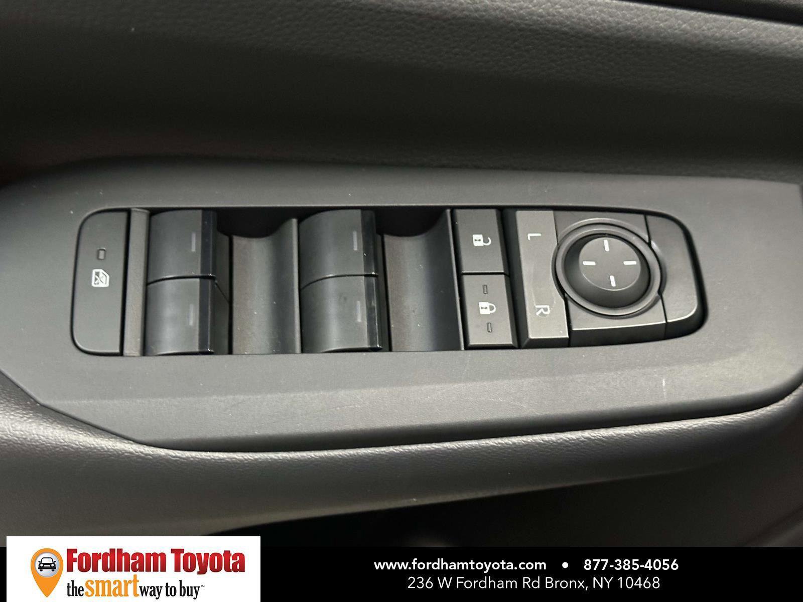 Used 2024 Toyota Prius LE AWD/4WD image 18