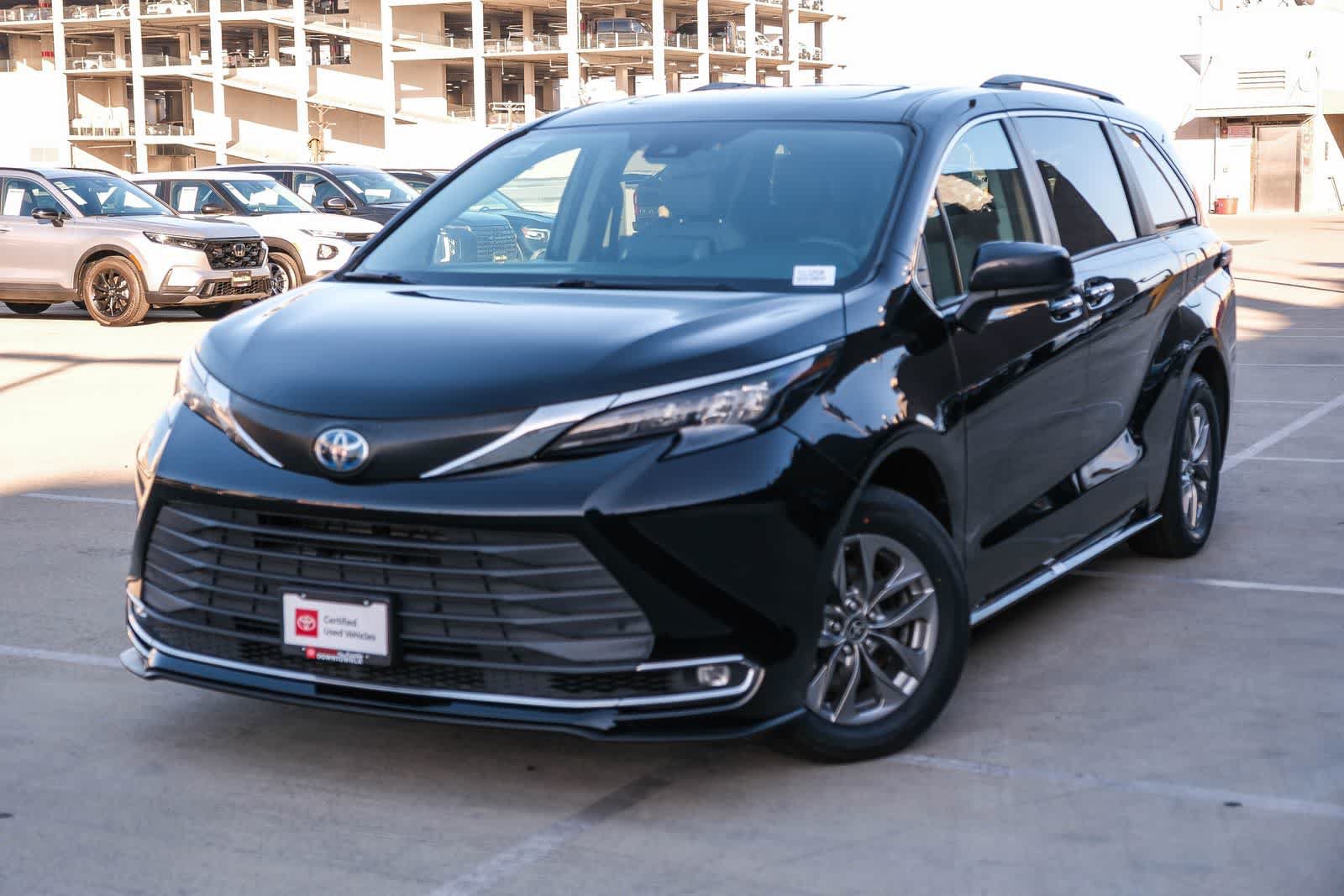 Certified 2024 Toyota Sienna XLE FWD image 1