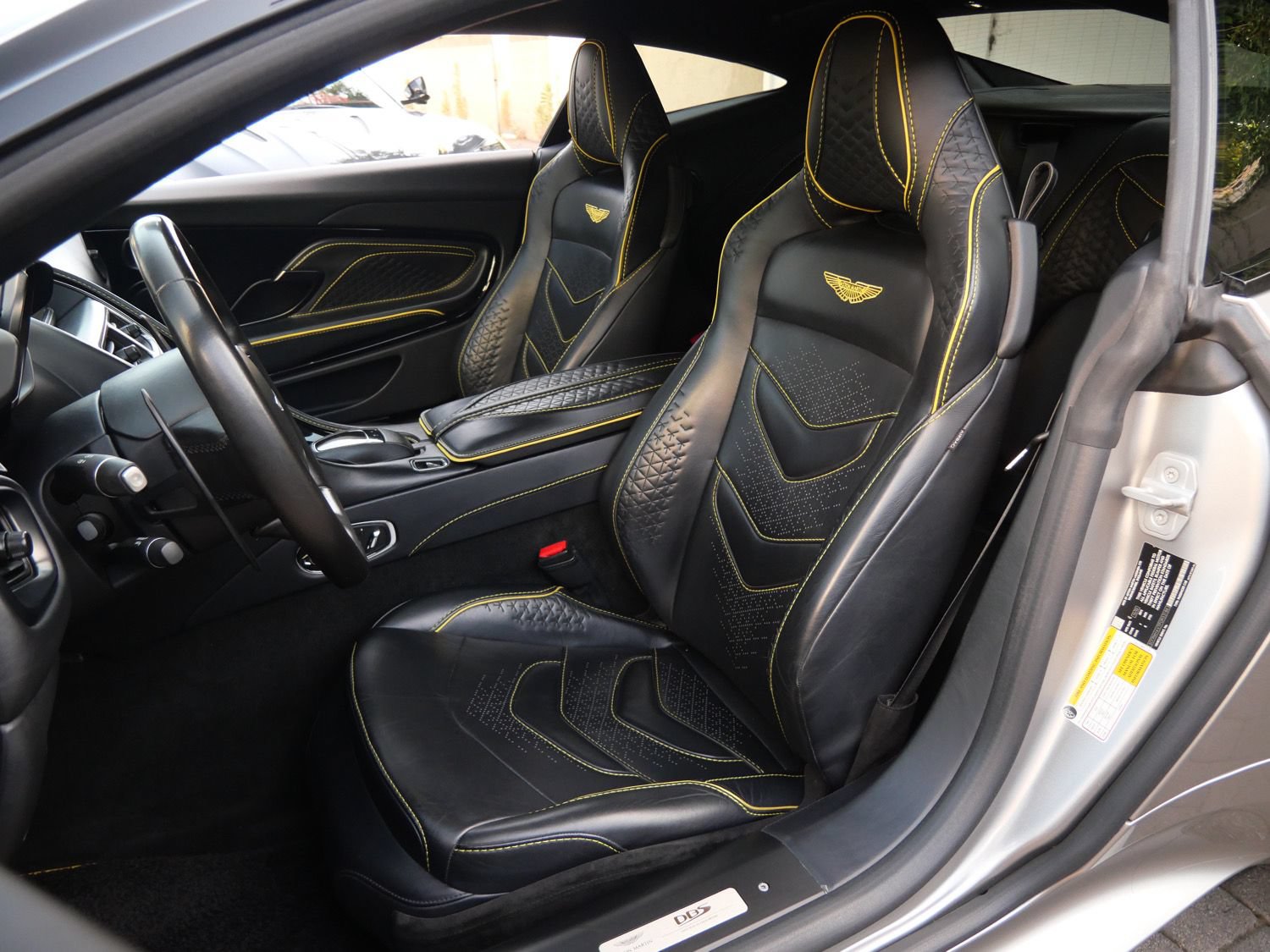 Used 2023 Aston Martin DBS Coupe RWD image 30