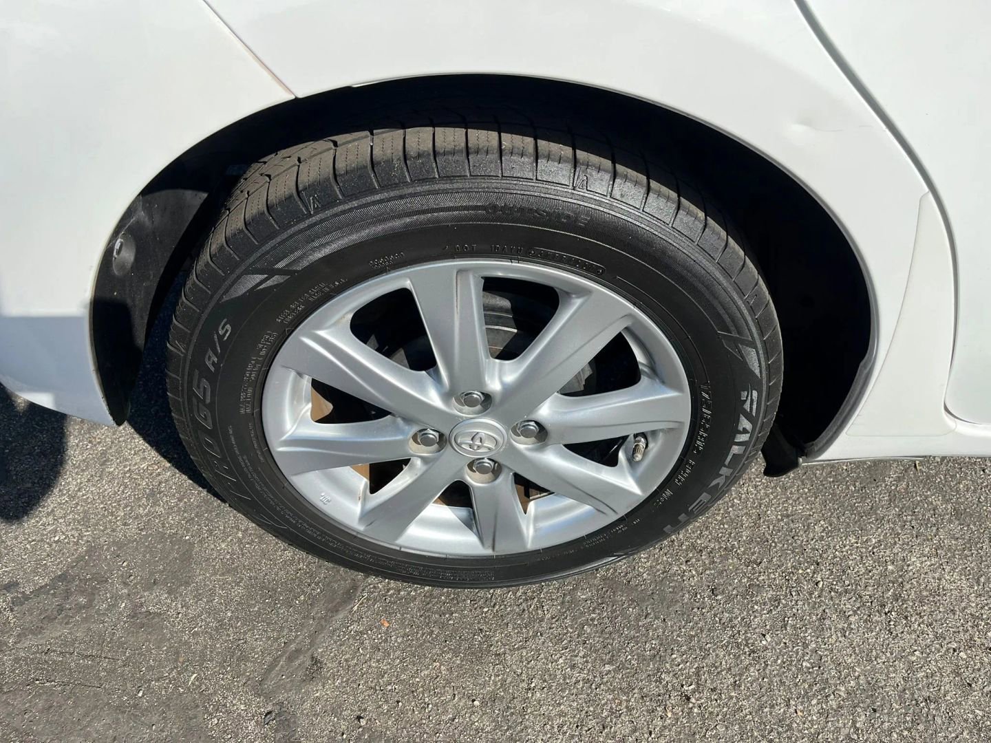 Used 2015 Toyota Yaris LE image 29