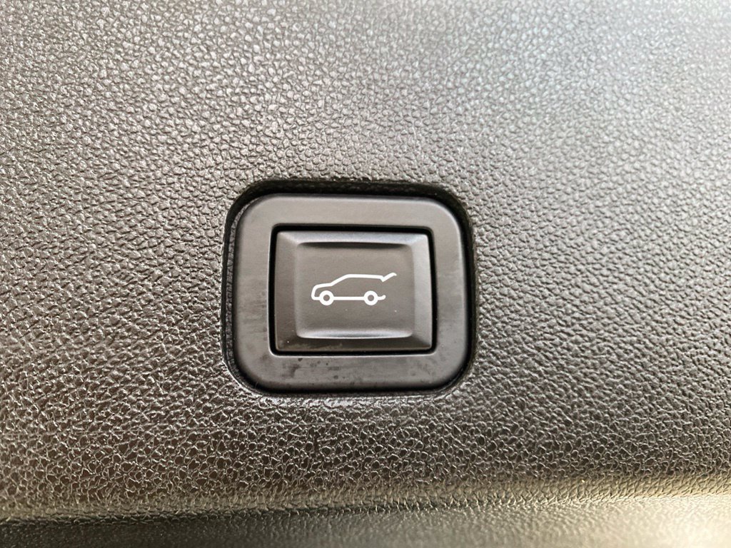 Certified 2024 Cadillac XT6 Luxury w/ LPO, Floor Liner Package AWD/4WD image 10