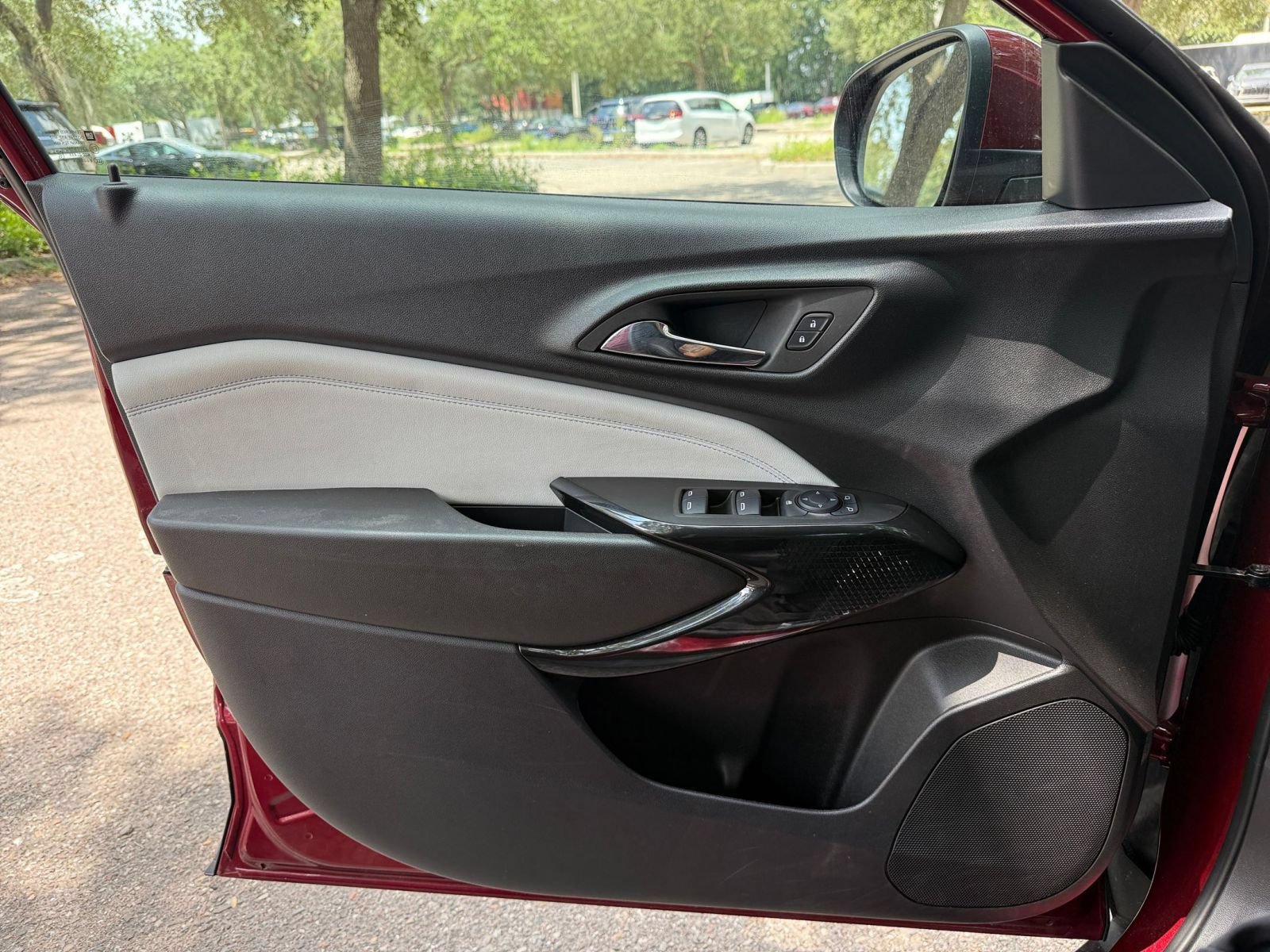 Used 2025 Chevrolet Trax LT FWD image 20