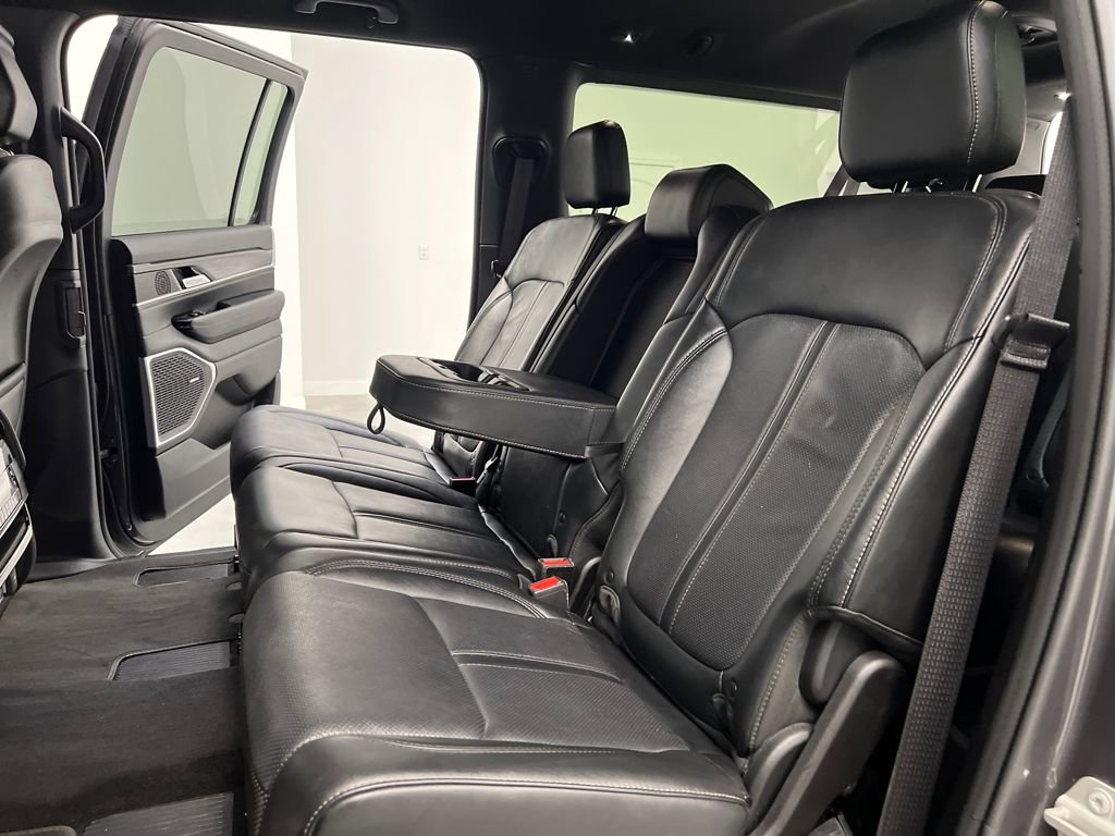 Used 2024 Jeep Wagoneer L Series II image 13